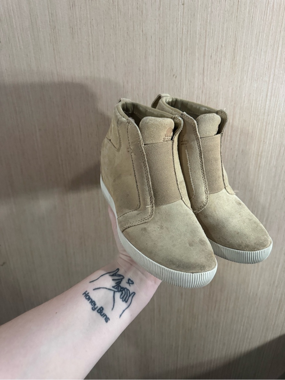 Women’s Sorel Waterproof Suede Beige Slip-On Wedge Sneakers Size 6